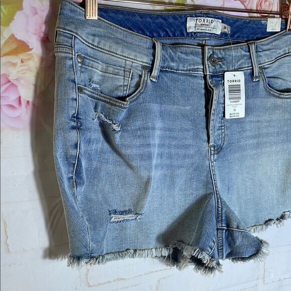 Torrid Women's Blue Denim Shorts - Picture 3 of 10